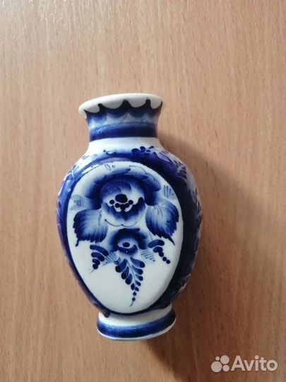 Маленькая вазочка гжель