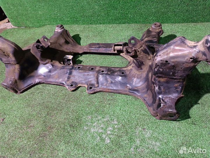 Подрамник передний Nissan X-Trail T30 2000-2007