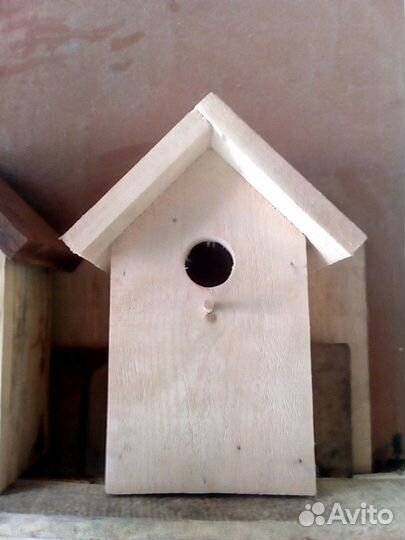 Скворечник, кормушка, птичий дом