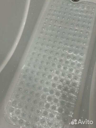 Противоскользящий коврик в ванну новый