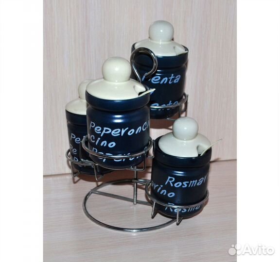 Керамический набор для специй на подставке