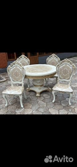 Стол и стулья