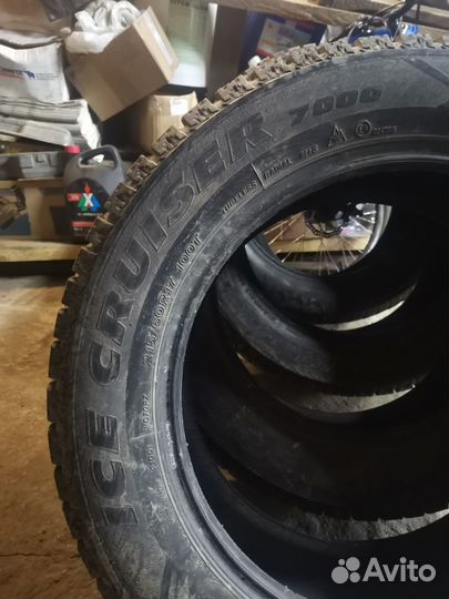 Bridgestone Ice Cruiser 7000 215/70 R17 100T