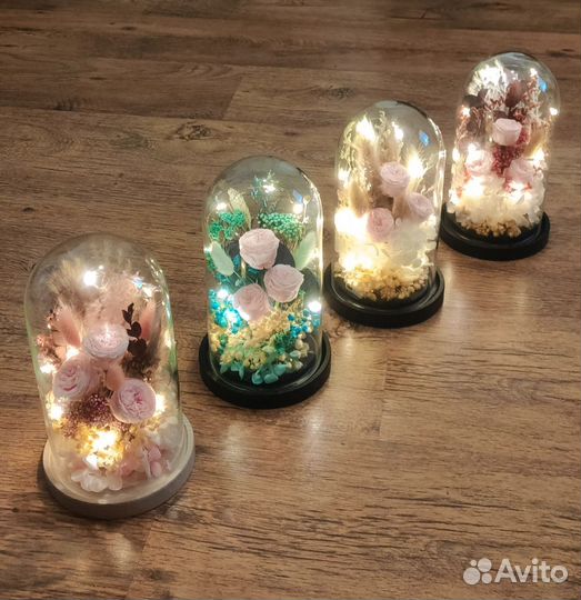 Стабилизированные розы с сухоцветами в клош колбе