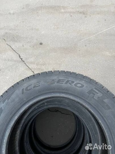 Pirelli Ice Zero 215/65 R17 103T