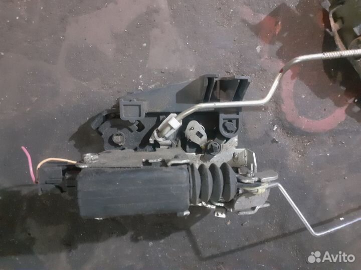 Замок двери Renault Logan передний правый