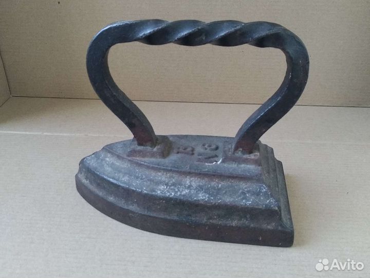 Чугунный утюг