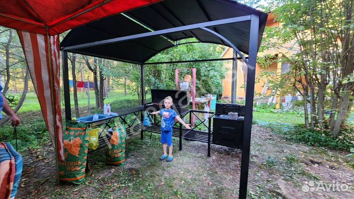 Мангал с крышей