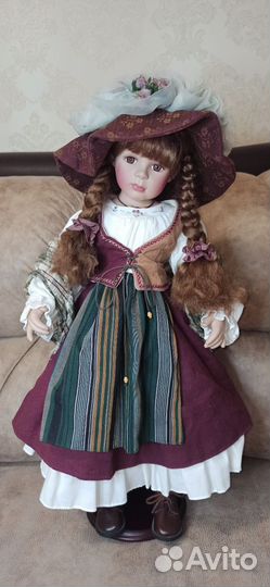 Кукла фарфоровая №2