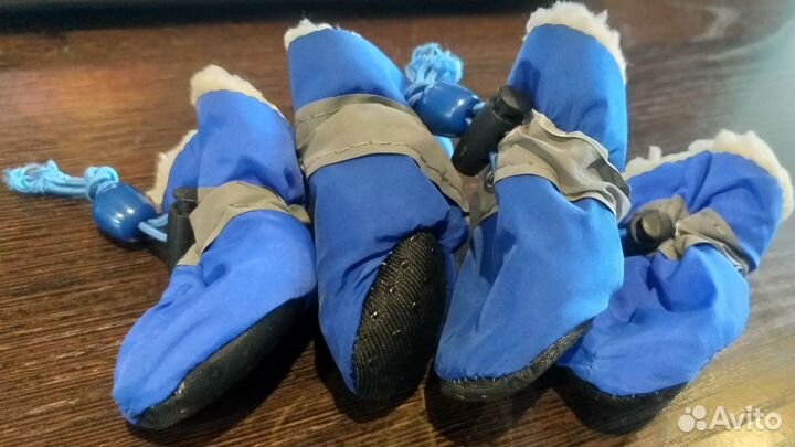 Зимняя обувь для маленькой собачки