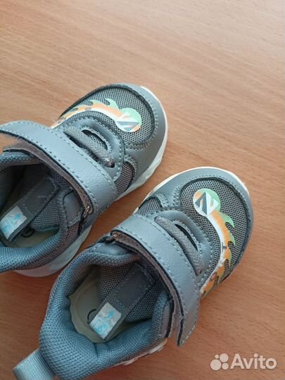 Кроссовки детские