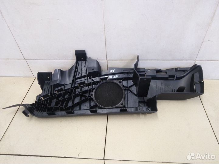 Направляющая шторки багажника 1-серия E87/E81 2004