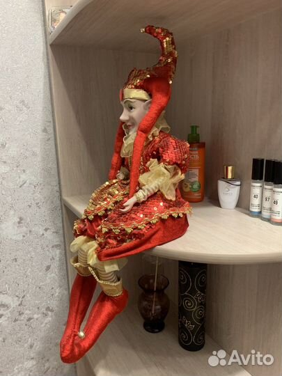 Кукла фарфоровая клоун