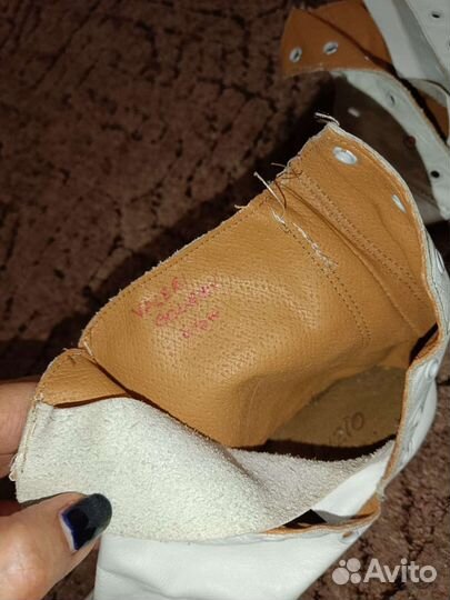 Кожаные белые чешки-сапожки