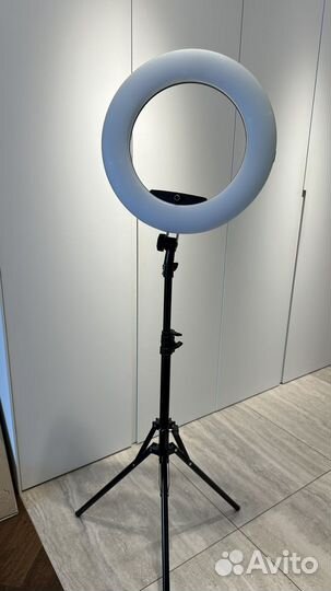 Кольцевая лампа со штативом