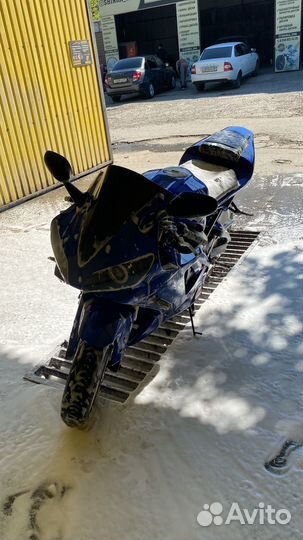 Yamaha r1
