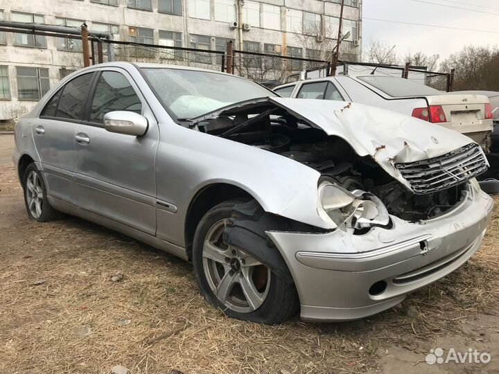 В разборе mercedes-benz C 180