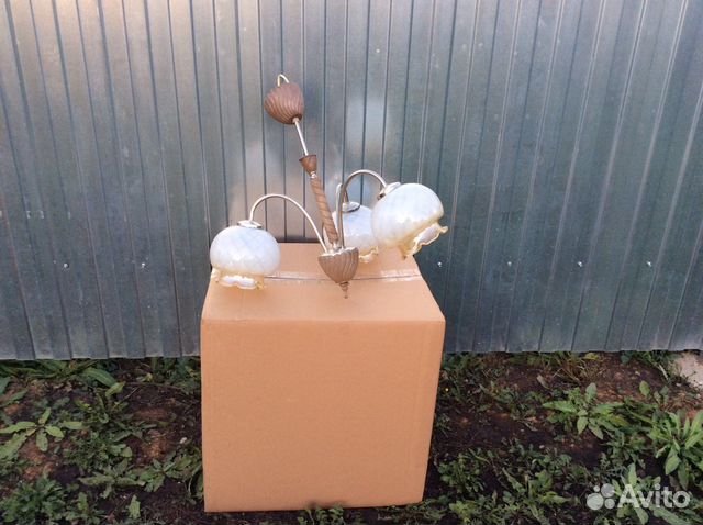 Много разных люстр и плафонов