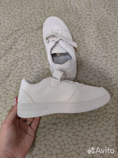 Кроссовки белые 31