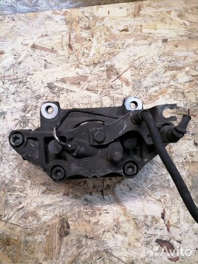 Тормозной суппорт передний правый Audi A4 B7