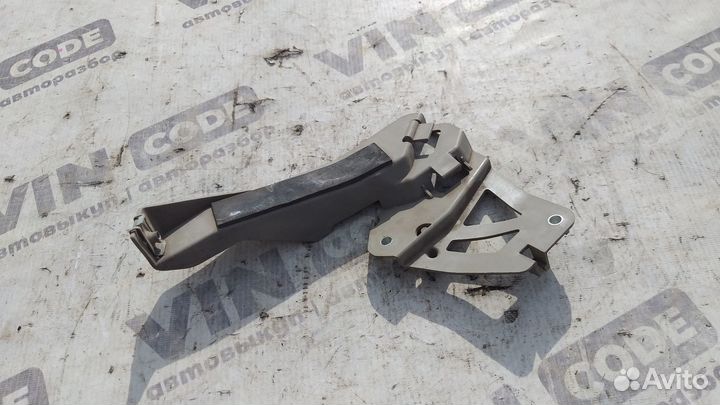 Кронштейн задней двери Chery M11