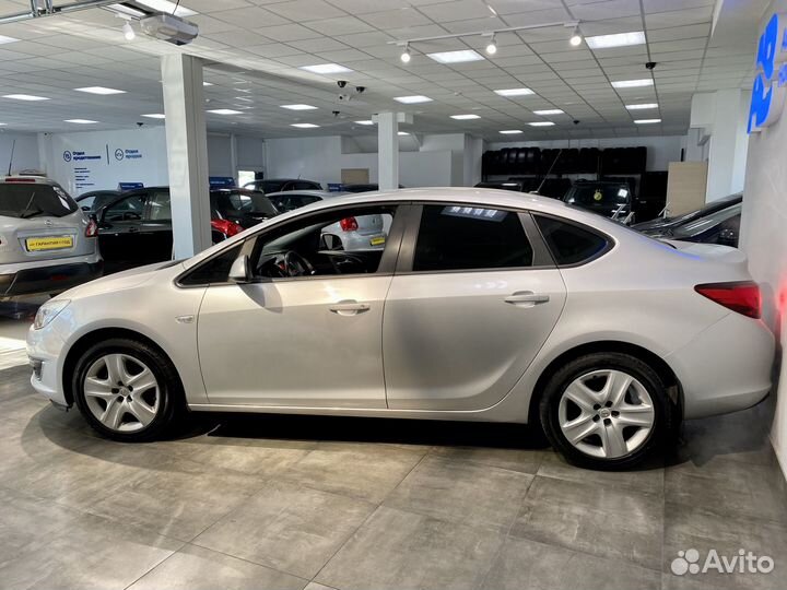 Opel Astra, 2012