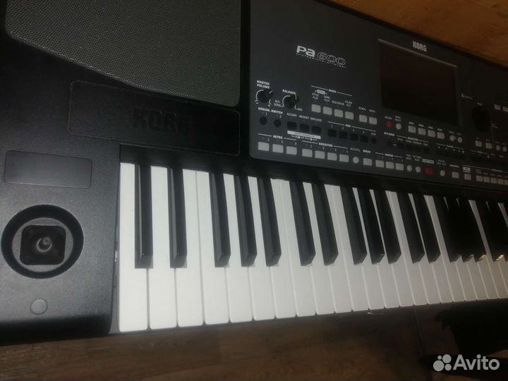 Синтезатор корг па 600