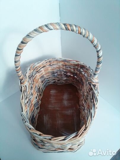 Корзина плетеная из бумажной лозы
