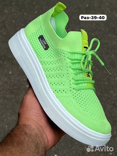 Кроссовки женские