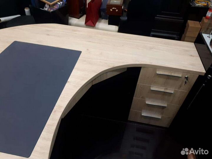 Письменный стол