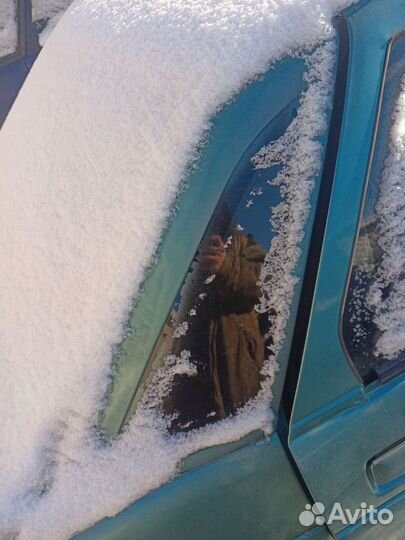 Заднее стекло боковое правое ваз 2110