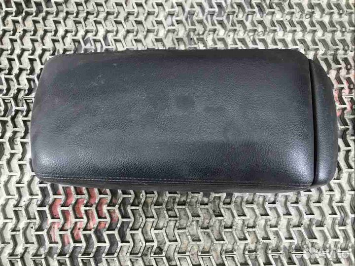 Подлокотник Honda Accord