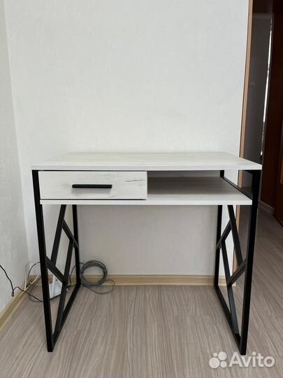 Стол письменный