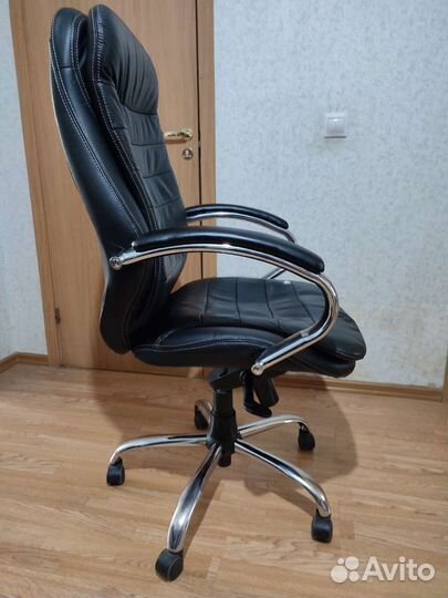 Кожанное кресло руководителя