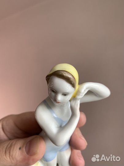 Фарфоровая статуэтка лфз Юная Купальщица СССР