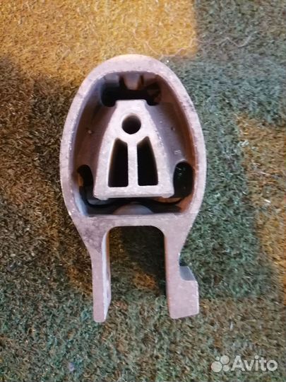 Опора двигателя (подушка двс) левая 30680705 Volvo