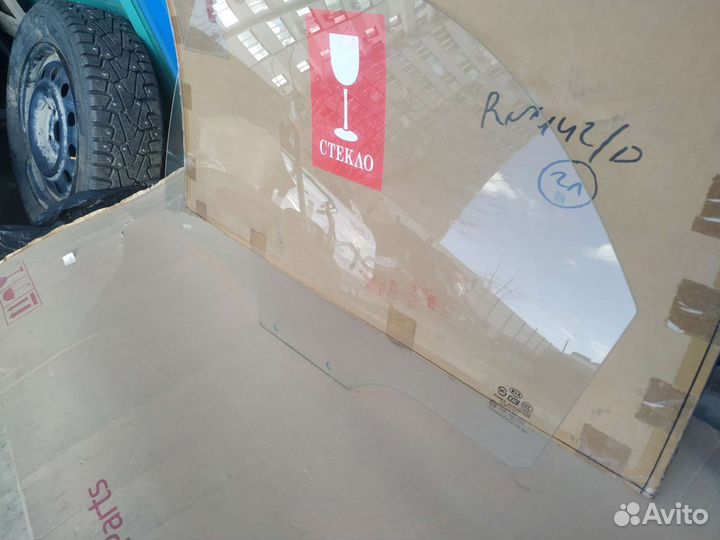 Заднее левое стекло двери Kia Spectra оригинал