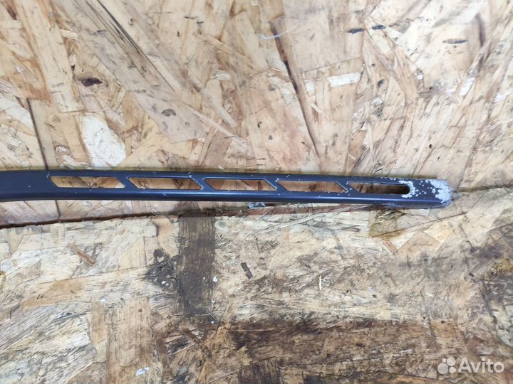 Поводок дворника правый Audi A3 8P рестайлинг 2