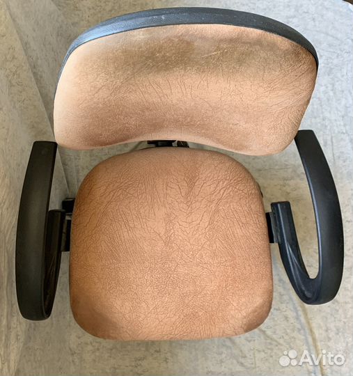 Компьютерное кресло