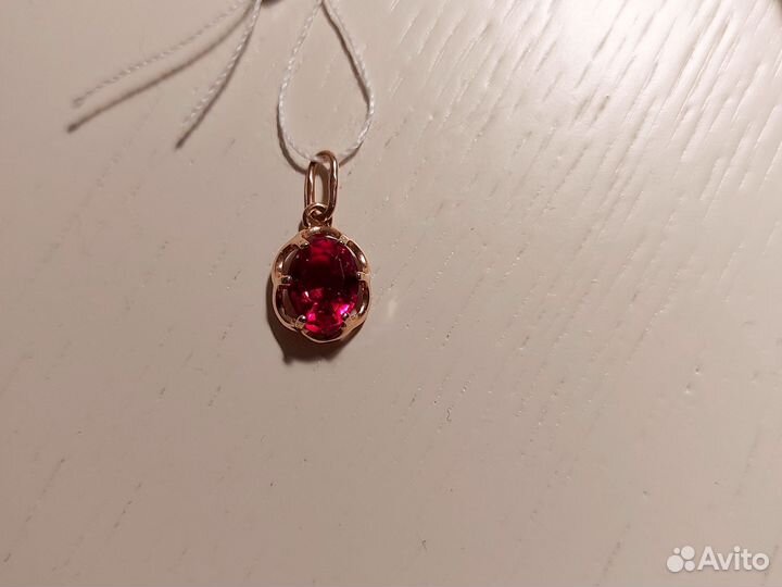Подвеска серебро с позолотой с красным фианитом