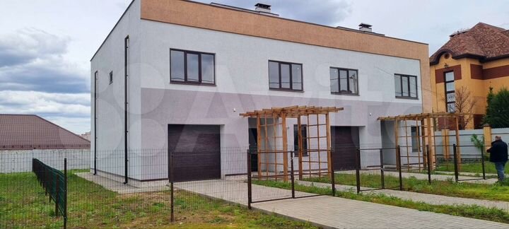 Таунхаус 210 м² на участке 4 сот.