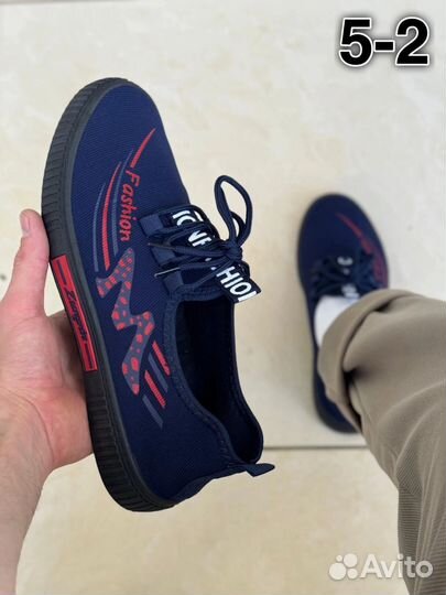 Кроссовки 42 размера