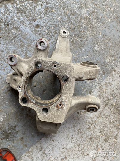 Кулак задний Форд Эксплорер 5