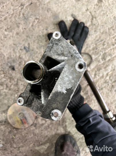 Крепление правого привода Бмв g30 520d Xdrive