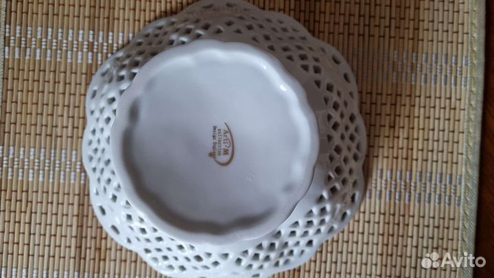 Ваза для фруктов на ножке