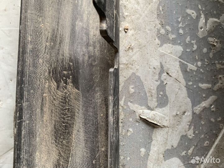 Накладка порога правая Toyota Land Cruiser J200