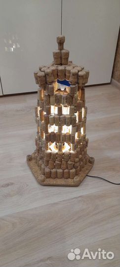 Светильник из пробок