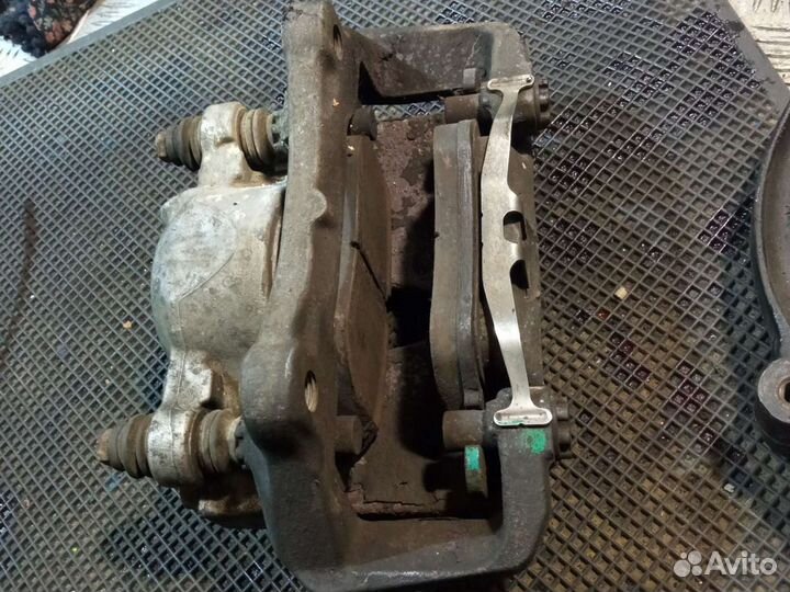 Суппорт передний левый audi A4.A5.Q5