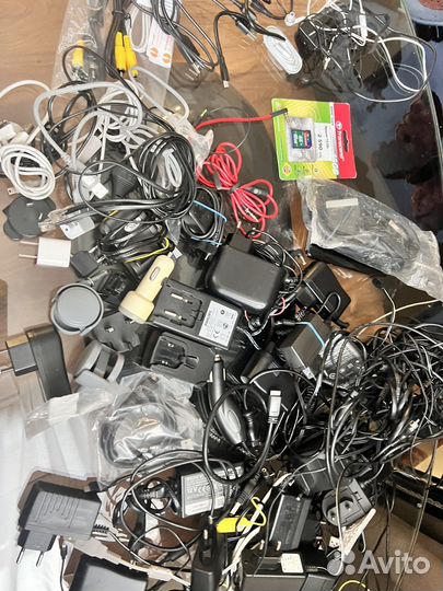 Зарядное устройство телефоны,шнуры,прикуриватель