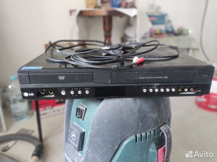 Видеомагнитофон LG